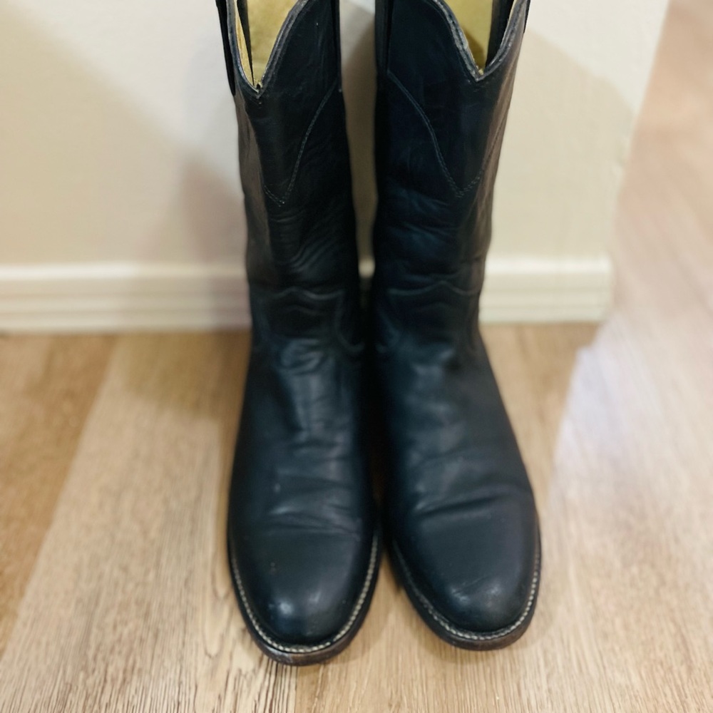 Classic Justin black Leather Roper Boots style num L3703 size 6C